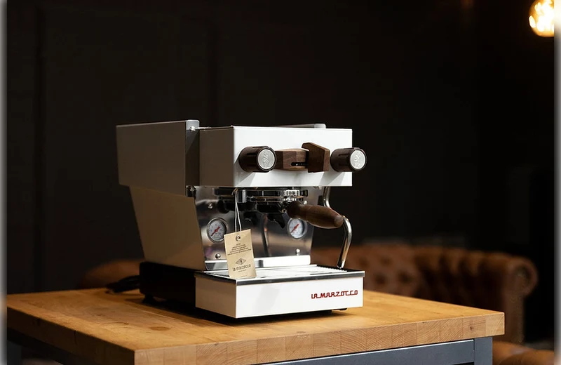 La Marzocco Linea Micra Weiß mit Walnuss von RB Crafts