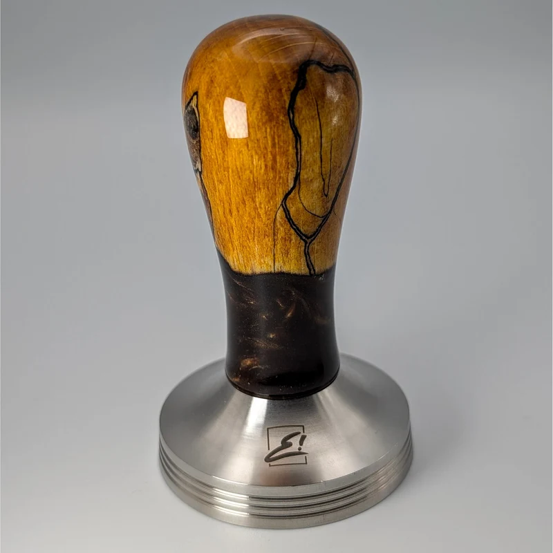 Epoxy Elegance Tamper #21 – Gestockte Buche & Black Resin | Emmerich Art